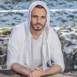 وعيونك الثنتين